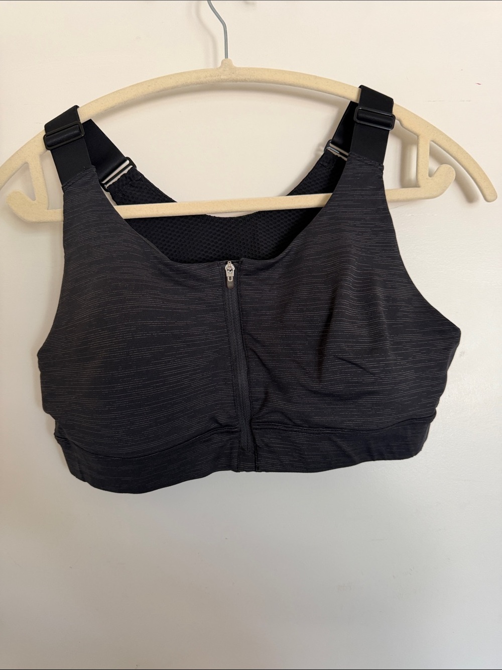 Outdoor Voices High-Support Front-Zip Sports Bra in Black size L C/D